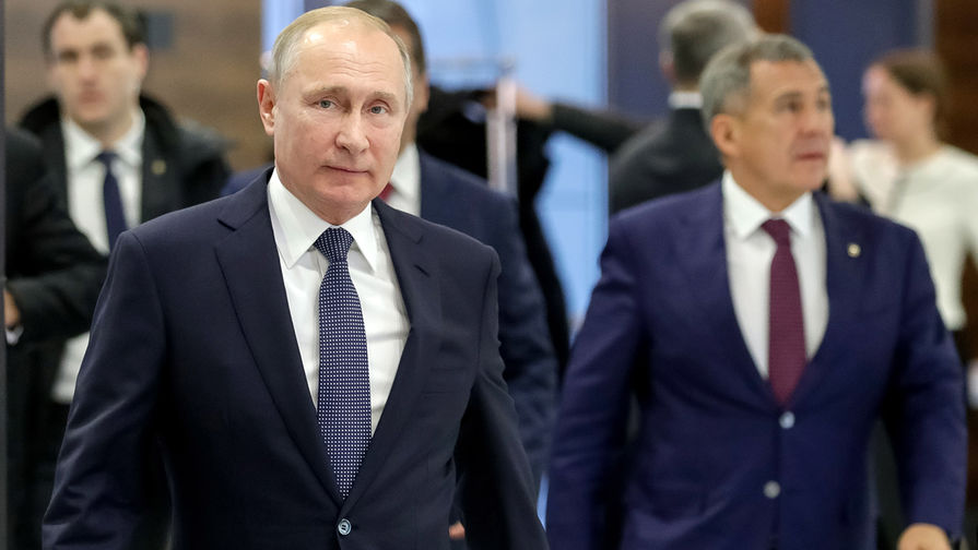 Президент России Владимир Путин и президент Татарстана Рустам Минниханов во время встречи, 13 февраля 2019 года
