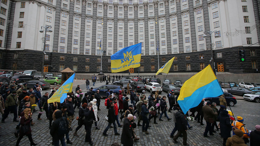 Участники &laquo;Марша Достоинства&raquo; в Киеве, посвященного 6-летней годовщине событий на Майдане, 20 февраля 2020 года