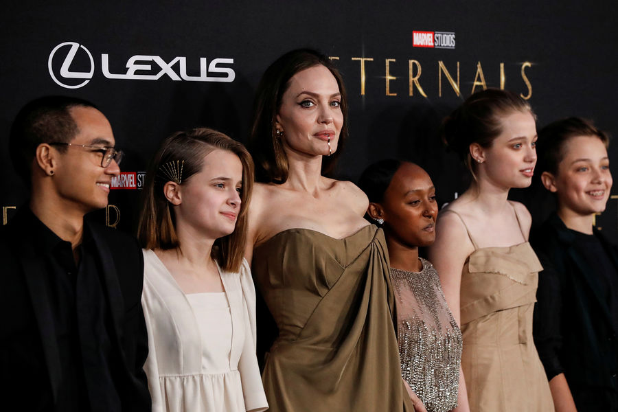 Анджелина Джоли со своими детьми на&nbsp;премьере фильма &laquo;Вечные&raquo; в&nbsp;Голливуде, 19&nbsp;октября 2021&nbsp;года