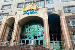 Здание Ауэзовского районного филиала партии Nur Otan, которое пытались поджечь протестующие, Алматы, Казахстан, 5 января 2022 года
