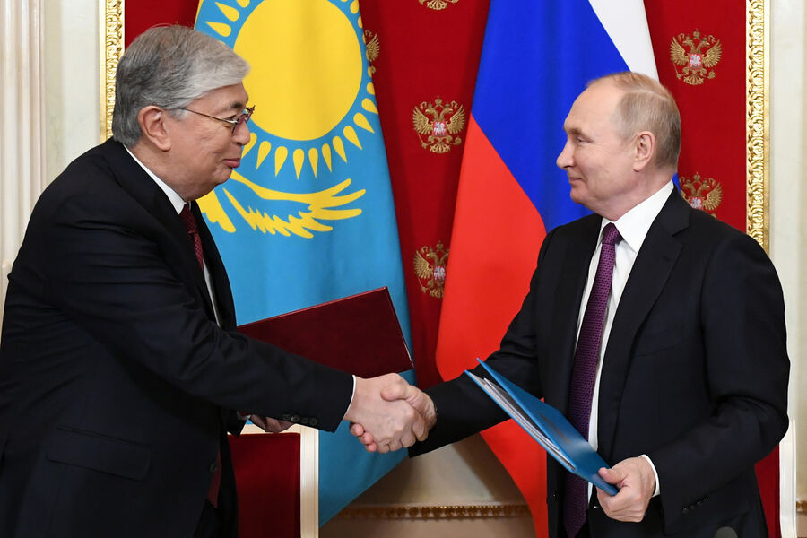 Президент РФ Владимир Путин и президент Республики Казахстан Касым-Жомарт Токаев, 28 ноября 2022 года 