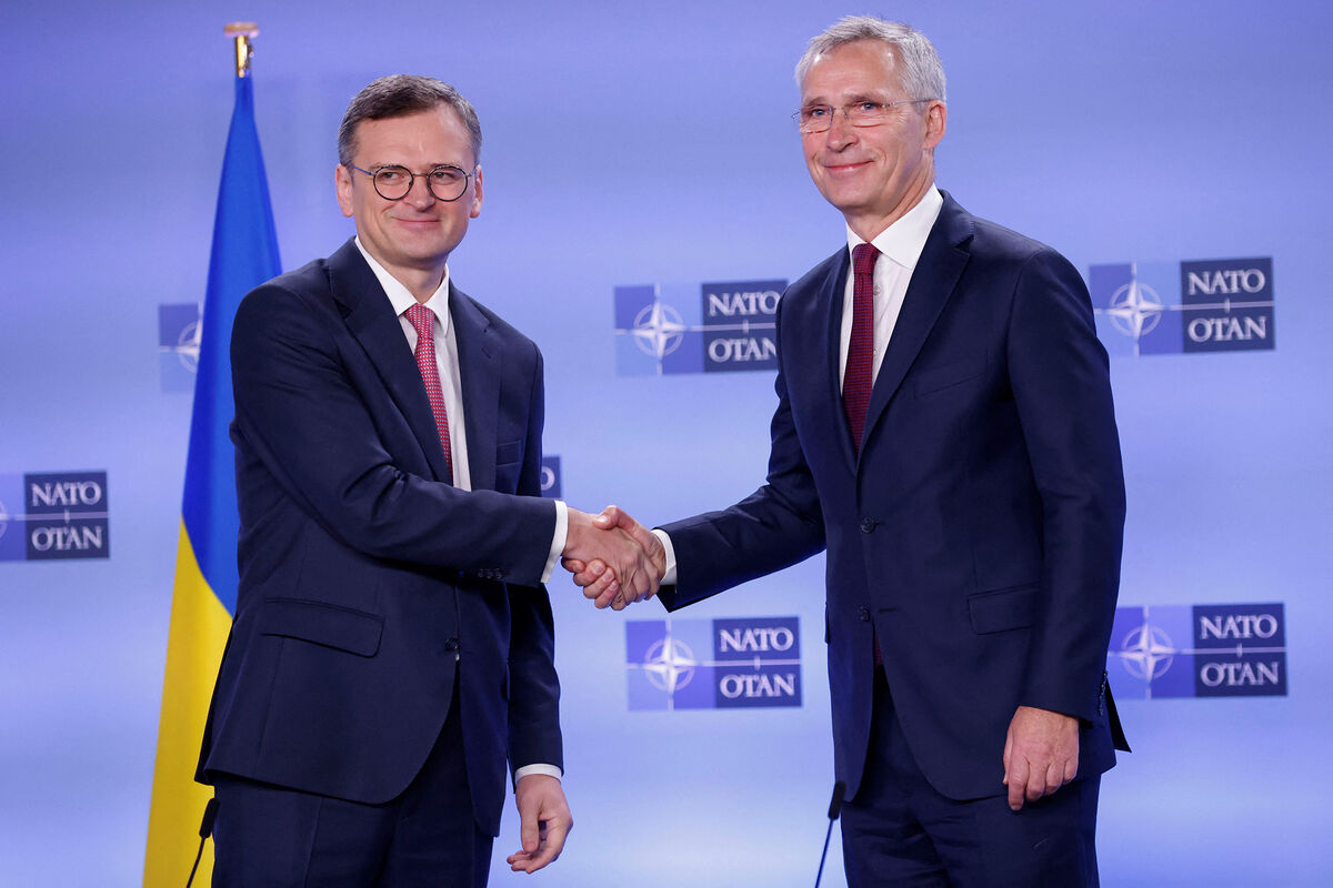 Министр иностранных дел Украины Дмитрий Кулеба и генеральный секретарь НАТО Йенс Столтенберг, 29 ноября 2023 года 