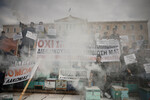 Пчеловоды митингуют у здания парламента в Афинах, Греция, 22 февраля 2024 года