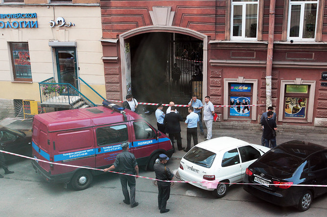 В центре Санкт-Петербурга на углу Стремянной улицы и Владимирского проспекта днем в среду в результате взрыва пострадал один человек