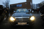 Автомобиль, в котором бывший министр обороны РФ Анатолий Сердюков прибыл на допрос в Главное следственное управление СК России в январе 2013 года.