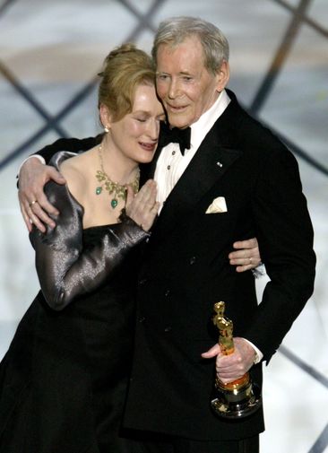 Стрип вручает Питеру О'Тулу «Оскар» за&nbsp;вклад в&nbsp;кино, 2003&nbsp;год 