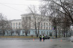 Вид на здание совета министров Автономной республики Крым, которое контролируется представителями самообороны русскоязычного населения Крыма