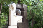 Памятник на могиле Никиты Хрущева (Новодевичье кладбище)