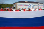 Премьер-министр РФ Дмитрий Медведев с участниками всероссийского молодежного образовательного форума «Итуруп» в Курильске