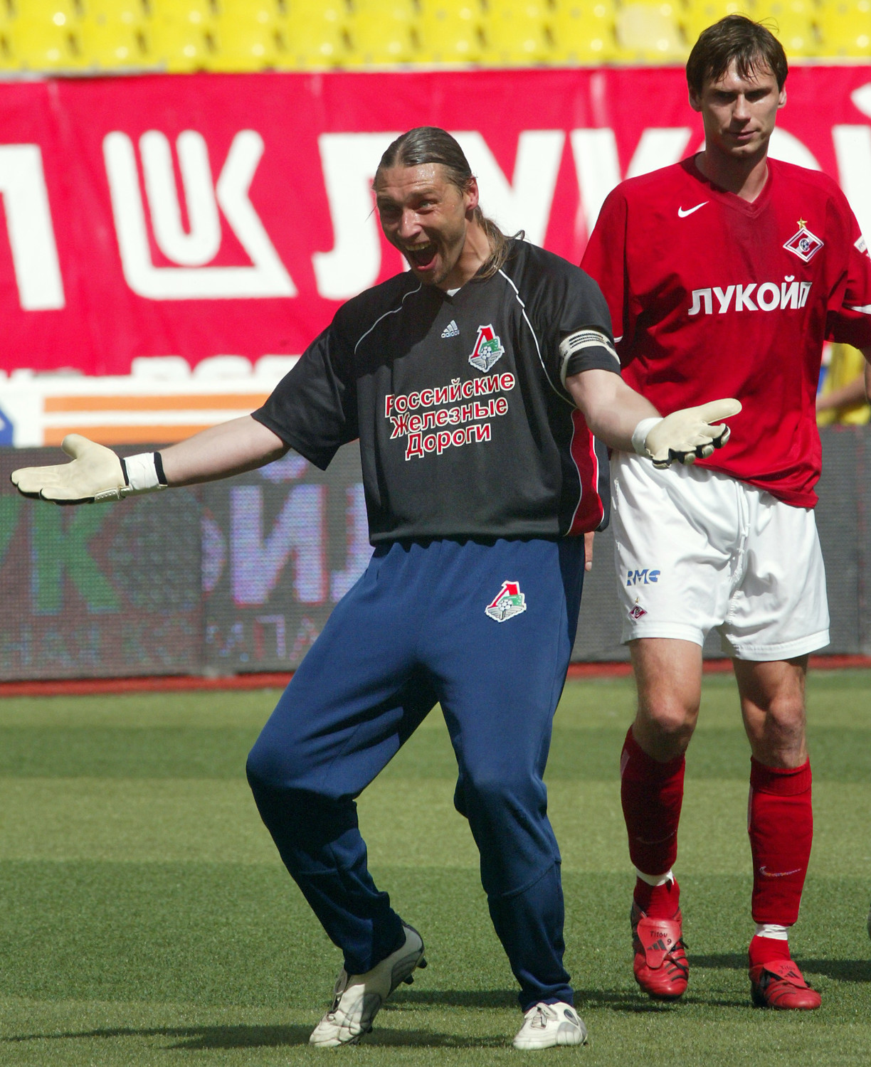 Сергей Овчинников рад победе «Локомотива» над «Спартаком» — 2:1. 2005 год.