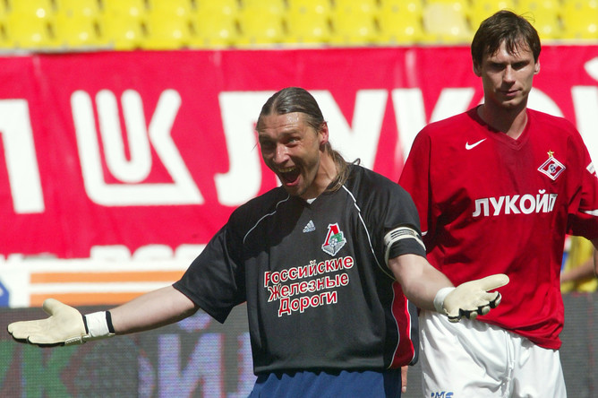 Сергей Овчинников рад победе «Локомотива» над «Спартаком» — 2:1. 2005 год.