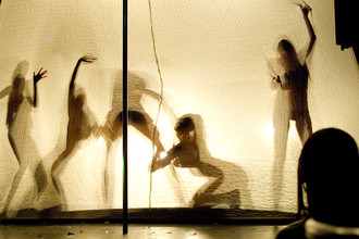 Танцовщицы на вечеринке в клубе Soho Rooms в Москве, 2010 год