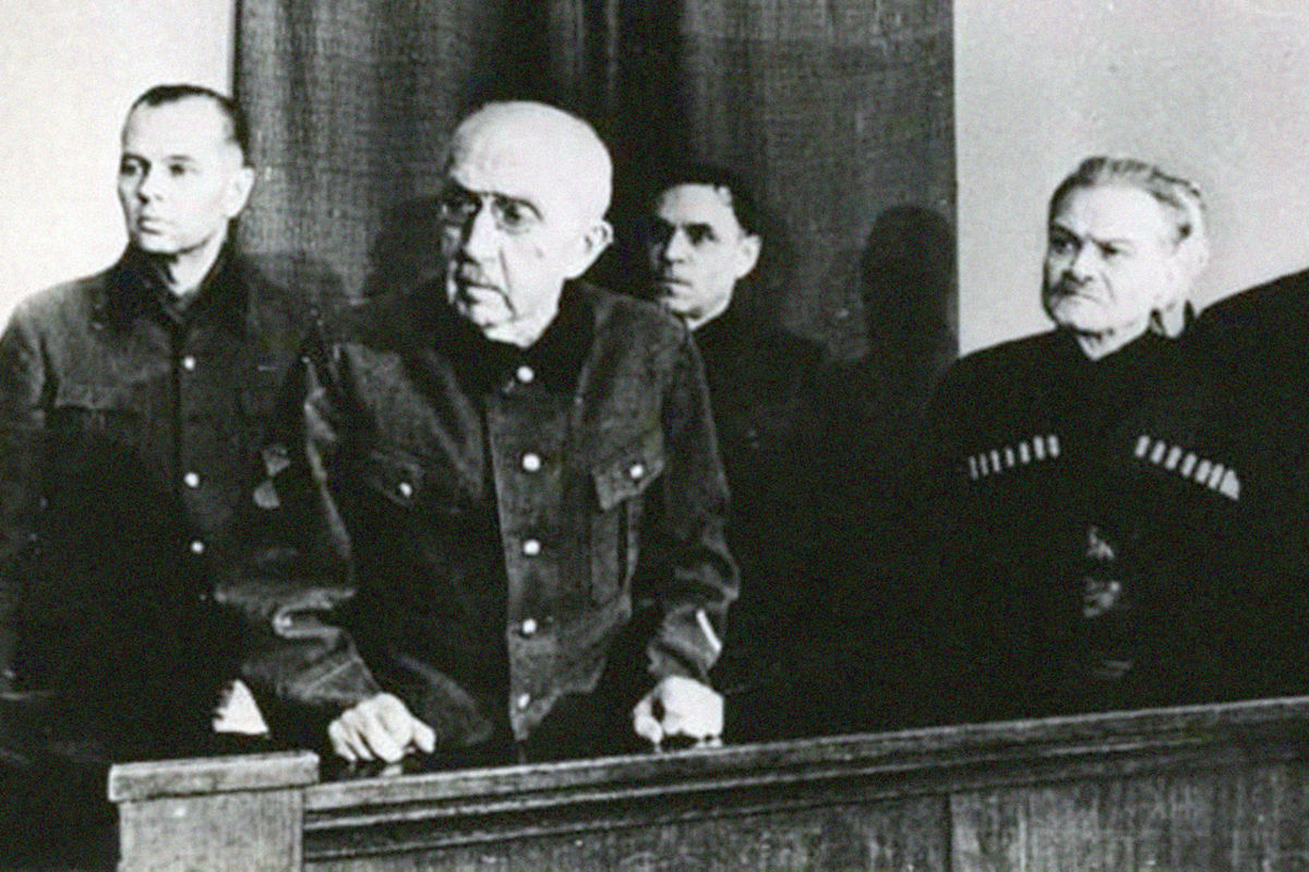Во время судебного процесса над «красновцами», январь 1947 года. Первый ряд: П. Н. Краснов, А. Г. Шкуро, С.-Г. Клыч, второй ряд: Г. фон Паннвиц, С. Н. Краснов, Т. Н. Доманов