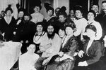 Григорий Распутин с группой придворных дам, 1900 год 