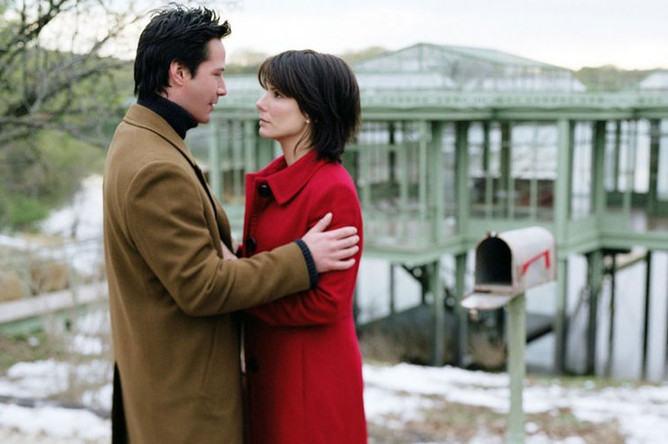 Киану Ривз и Сандра Буллок в фильме «Дом у озера» (2006)