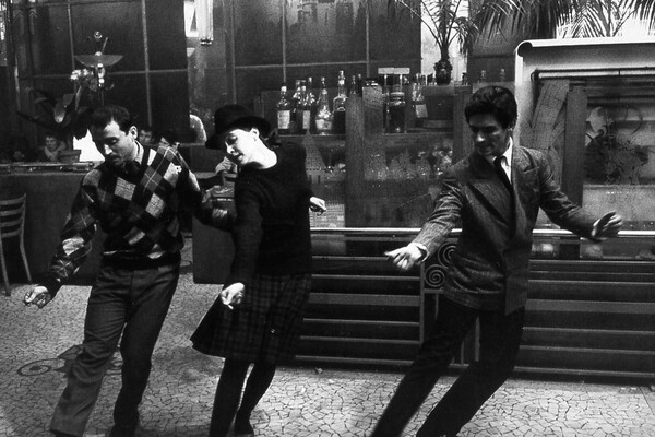 Кадр из фильма «Банда аутсайдеров» (1964)