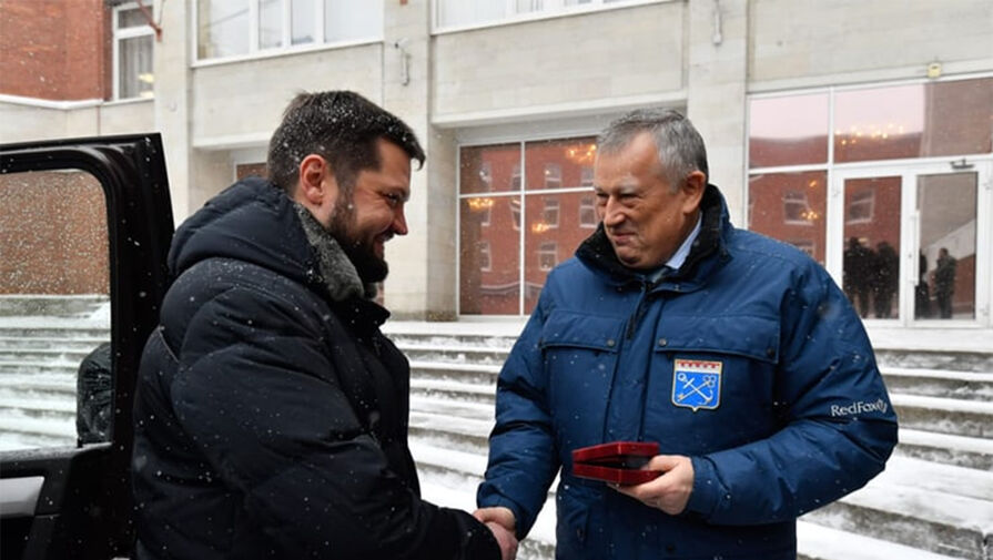 Ленобласть передала Енакиево автомобиль и компьютерную технику