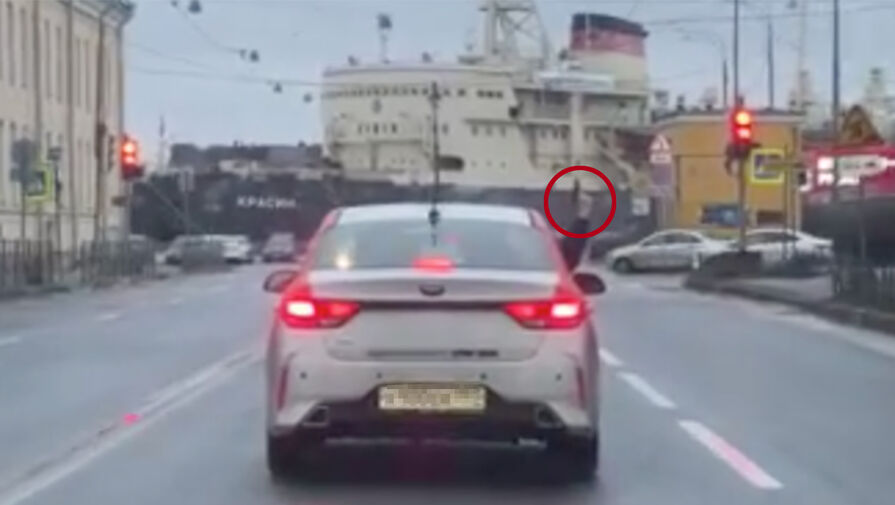 Фонтанка: в Петербурге неизвестный угрожал циклону Фредерик зажигалкой-пистолетом
