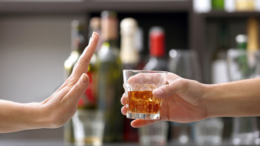 Россиянам рассказали, помогает ли алкоголь 