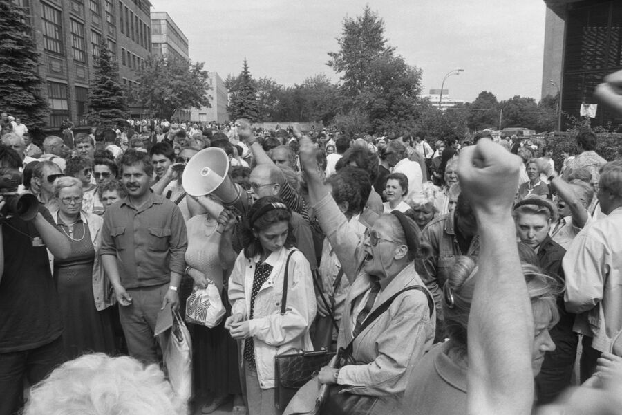 Митинг в&nbsp;защиту АО &laquo;МММ&raquo; на&nbsp;Варшавском шоссе, 1994&nbsp;год