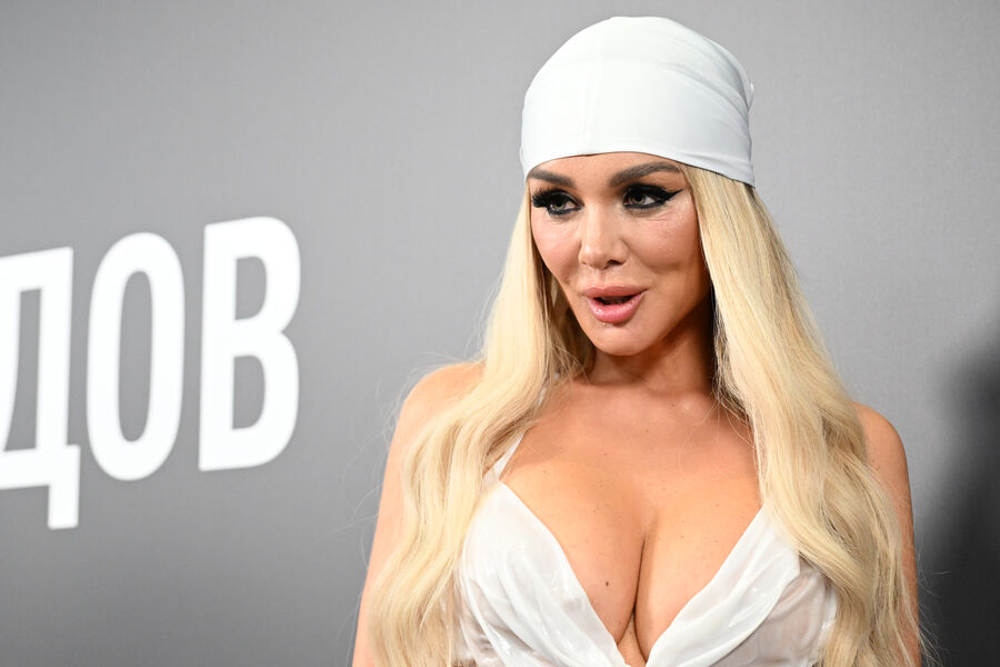 Певица Анна Седокова на музыкальной премии «Жара Media Awards 2025» в концертном зале «Live Арена» в Московской области, 30 октября 2025 года