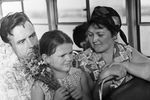 Летчик-космонавт Владимир Комаров с женой и дочкой, 1964 год