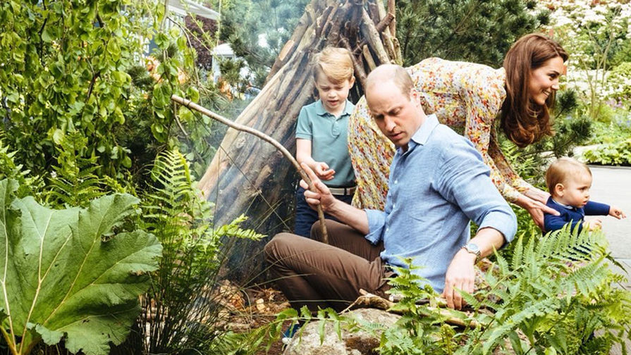 Принц Уильям и Кейт Миддлтон с детьми Джорджем и Луи в саду дикой природы, 2019 год 