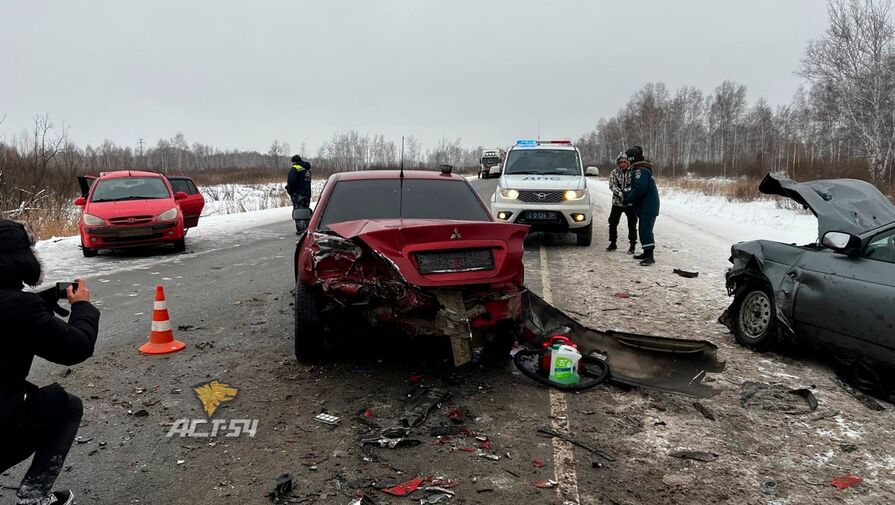 Массовая авария с участием четырех машин произошла под Новосибирском