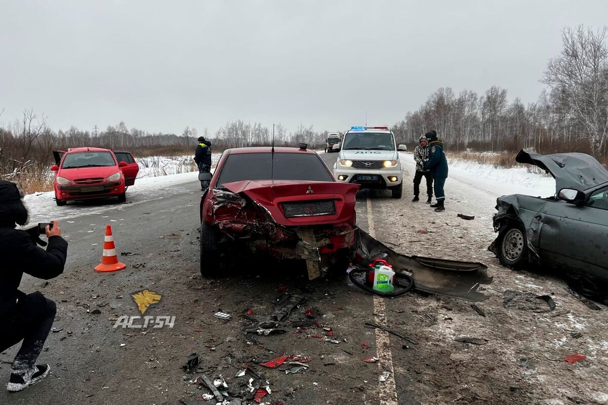 Массовая авария с участием четырех машин произошла под Новосибирском -  Газета.Ru | Новости