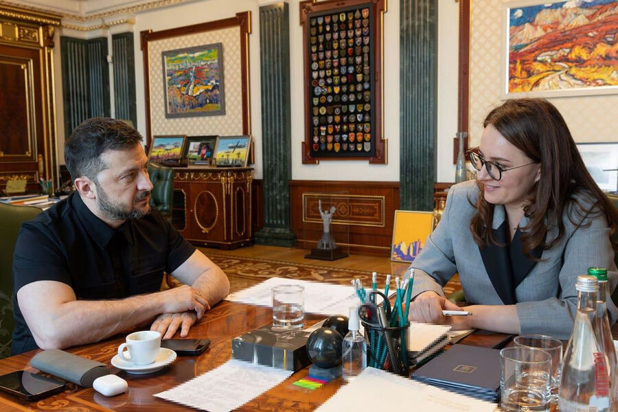 Президент Украины Владимир Зеленский беседует с&nbsp;будущей премьер-министром Украины Юлией Свириденко в&nbsp;Киеве, 14&nbsp;июля 2025&nbsp;года