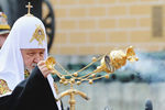 Патриарх Кирилл на церемонии открытия памятного креста в честь убитого князя Сергея Александровича
в Кремле, 4 мая 2017 года