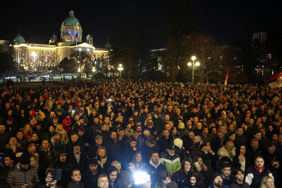 Сторонники оппозиции на&nbsp;митинге в&nbsp;Белграде, Сербия, 24&nbsp;декабря 2023&nbsp;года