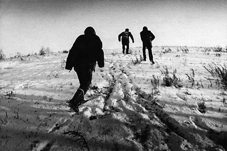 Рок-группа &laquo;Гражданская оборона&raquo; во время зимней фотосессии