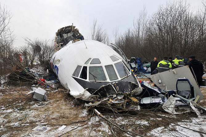 На месте аварийной посадки самолета Ту-154 авиакомпании «Авиалинии Дагестана» в аэропорту «Домодедово»