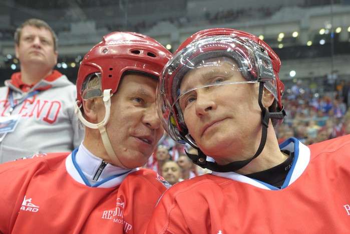 У Вячеслава Фетисова (слева) есть что предложить российскому хоккею
