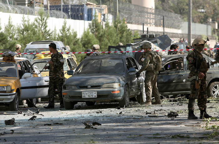 Следственные действия на&nbsp;месте взрыва у&nbsp;посольства США в&nbsp;Кабуле