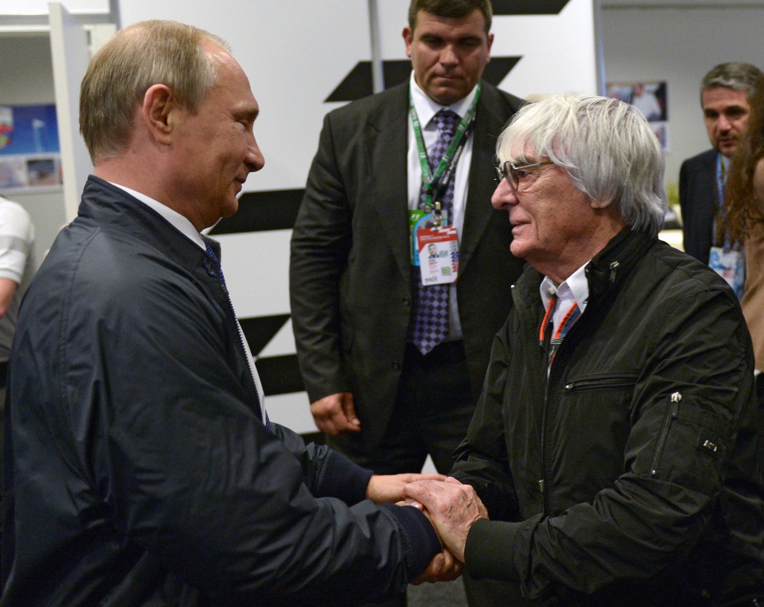 Владимир Путин и Берни Экклстоун во время российского этапа чемпионата мира по кольцевым автогонкам в классе «Формула-1» на территории гоночного комплекса «Сочи Автодром», 2015 год