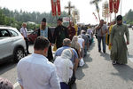 Колонна верующих во время крестного хода на Житомирской трассе