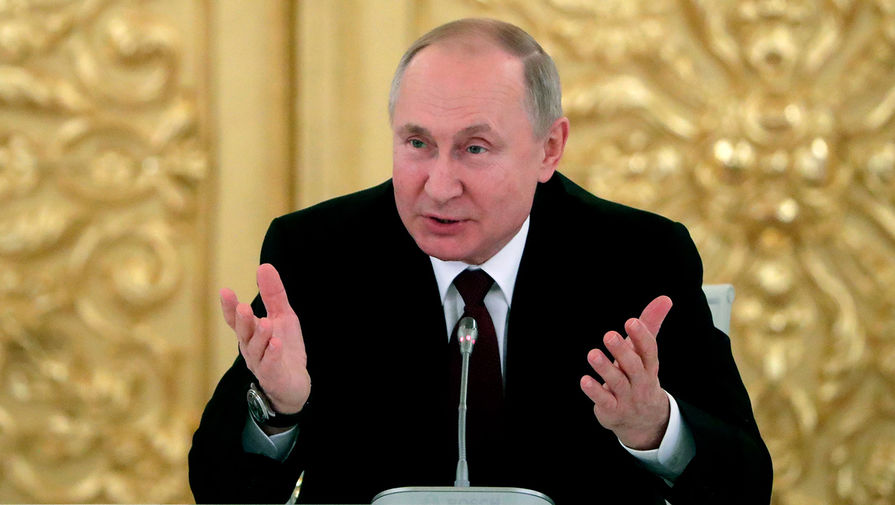 Президент России Владимир Путин во время встречи с представителями российских деловых кругов и объединений в Кремле, 25 декабря 2019 года