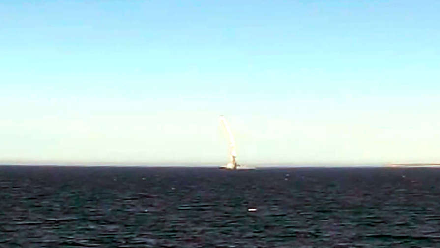 Минобороны РФ показало видео пуска крылатой ракеты Калибр с подводной лодки
