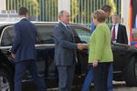 Президент РФ Владимир Путин и федеральный канцлер ФРГ Ангела Меркель во время встречи в резиденции правительства ФРГ Мезеберг, 18 августа 2018 года