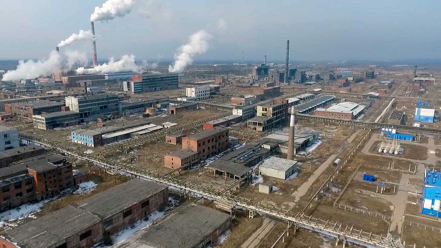 Территория предприятия химической промышленности «Усольехимпром» в городе Усолье-Сибирское