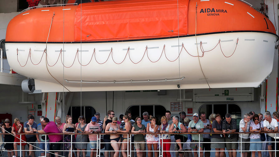 Пассажиры на круизном лайнере AIDAmira, март 2020 года