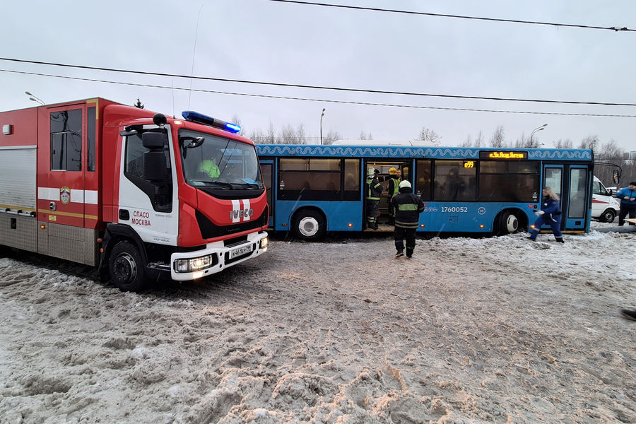 Момент аварии на Варшавском шоссе  попал на видео - Газета.Ru .