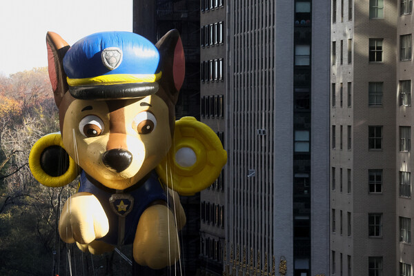 Щенячий патруль во время ежегодного парада в&nbsp;честь Дня благодарения в&nbsp;Нью-Йорке, 24&nbsp;ноября 2022&nbsp;года
