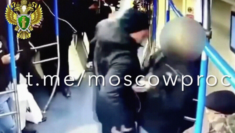 Прокуратура начала проверку после того, как пассажир метро Москвы ударил подростка в лицо