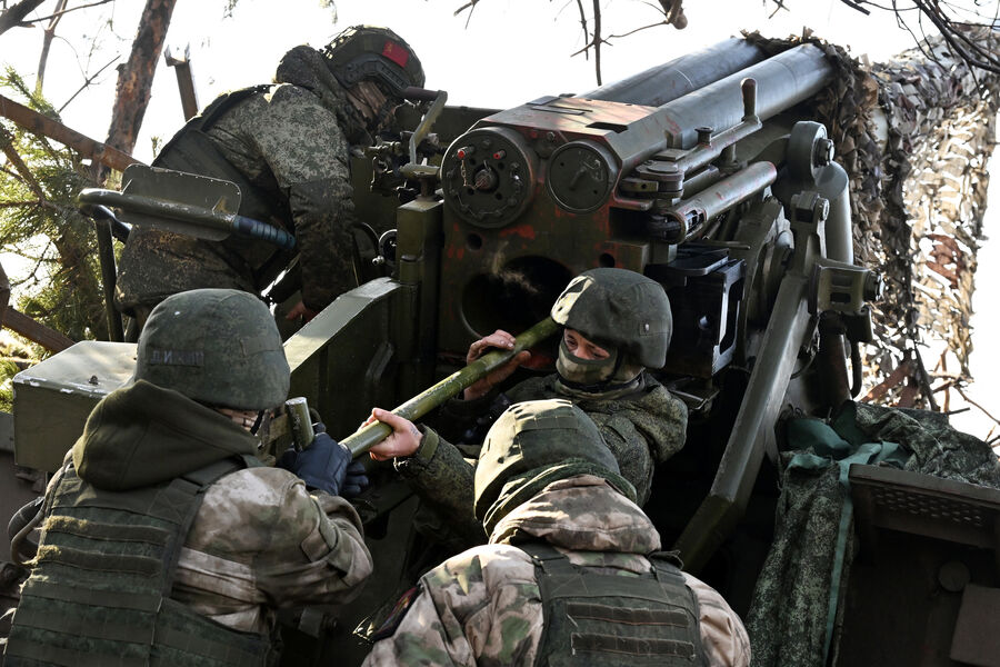 Боевая работа артиллеристов и операторов БПЛА на Краснолиманском направлении