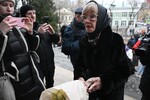Народная артистка России Вера Алентова на церемонии прощания с народной артисткой РСФСР Ларисой Голубкиной в Храме святителя Николая на Трех Горах в Москве, 25 марта 2025 года