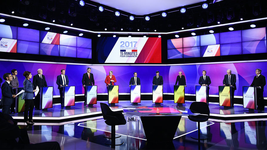 11 кандидатов в президенты Франции во время записи специального политического телешоу «15 минут на убеждение» в студии телеканала France 2 около Парижа, 20 апреля 2017 года