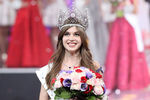 Победительница национального конкурса красоты «Мисс Россия-2019» Алина Санько во время церемонии награждения на финальном шоу, 13 апреля 2019 года